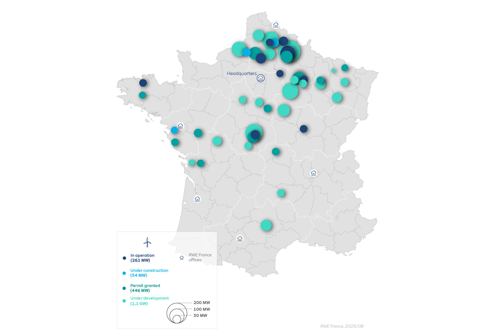 Map of France showing wind energy projects. Circles indicate operational, permitted, and developing projects with varying sizes.